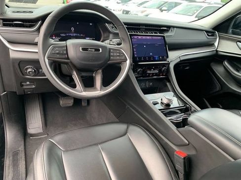 Certified 2023 Jeep Grand Cherokee Limited AWD/4WD image 17