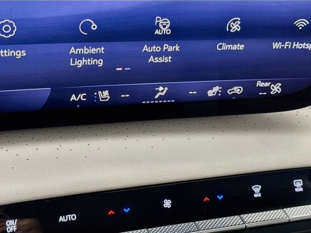 Used 2025 Buick Enclave Avenir w/ Super Cruise Package AWD/4WD image 21