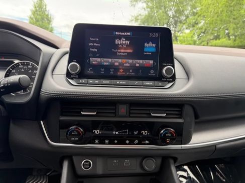 Used 2023 Nissan Rogue SV AWD/4WD image 15