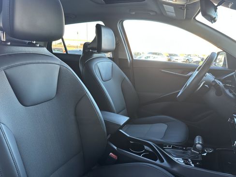 Used 2023 Kia Niro EX Touring image 37