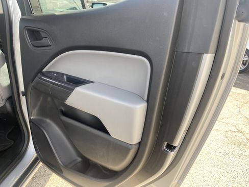 Used 2018 Chevrolet Colorado W/T w/ WT Convenience Package RWD image 18
