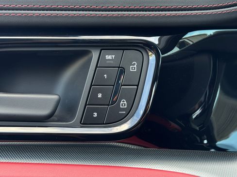 Used 2025 Porsche Panamera 4 w/ Premium Package image 18