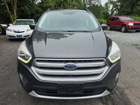 Used 2017 Ford Escape SE w/ Equipment Group 201A FWD image 2