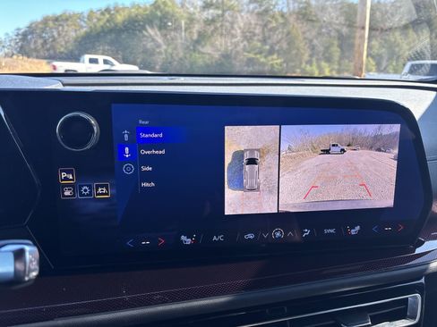 Used 2024 Chevrolet Traverse Z71 image 20