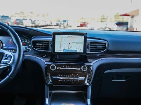 Used 2023 Ford Explorer Limited image 14