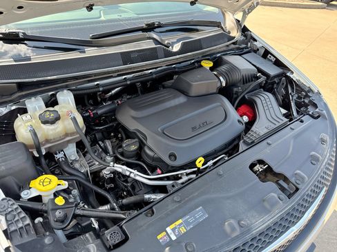 Used 2022 Chrysler Voyager LX FWD image 26