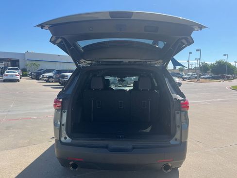 Used 2023 Chevrolet Traverse LT image 5
