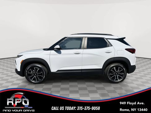 Used 2021 Chevrolet TrailBlazer ACTIV w/ Technology Package AWD/4WD image 2