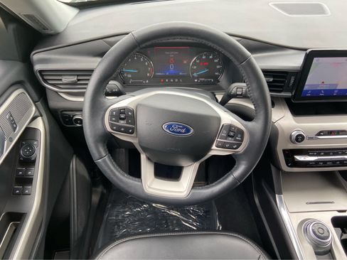 Used 2023 Ford Explorer XLT w/ Equipment Group 202A AWD/4WD image 28