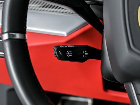 Used 2021 Lamborghini Urus AWD/4WD image 32