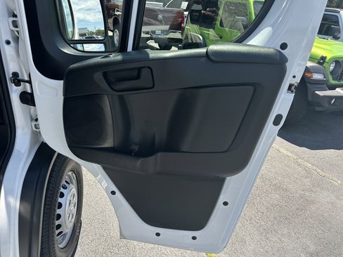 Used 2025 RAM ProMaster 2500 w/ Convenience Group FWD image 16