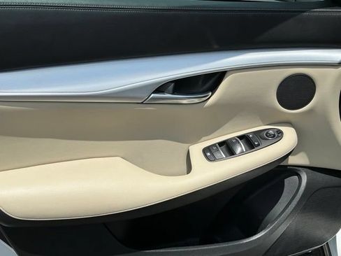 Used 2019 INFINITI QX50 Luxe w/ Navigation Package FWD image 10