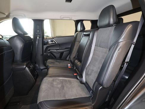 Used 2025 Mitsubishi Outlander SE AWD/4WD image 24