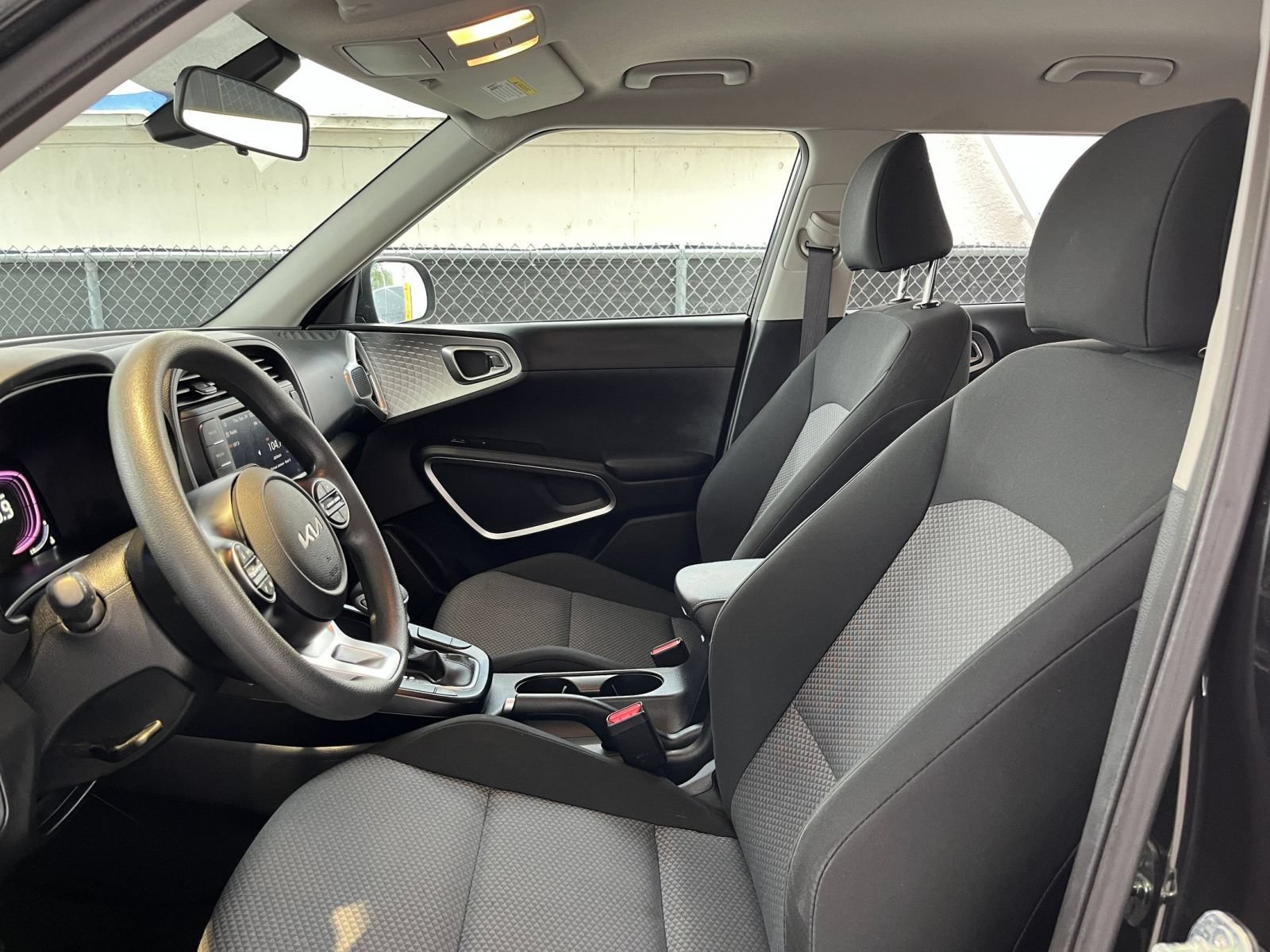 Used 2025 Kia Soul LX w/ LX Technology Package FWD image 24