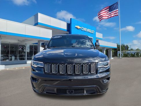 Used 2022 Jeep Grand Cherokee Laredo X image 2