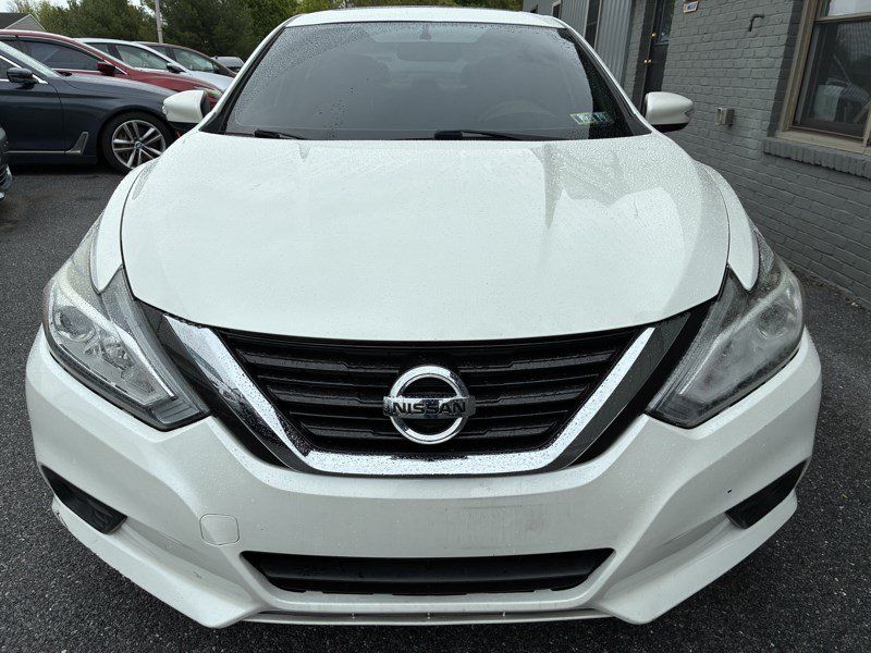 Used 2016 Nissan Altima 2.5 SL w/ Moonroof Package FWD image 2