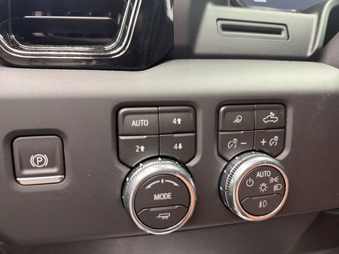 New 2026 GMC Sierra 1500 AT4 w/ AT4 Preferred Package AWD/4WD image 13