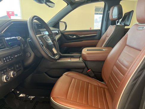 Used 2023 GMC Yukon Denali Ultimate image 11