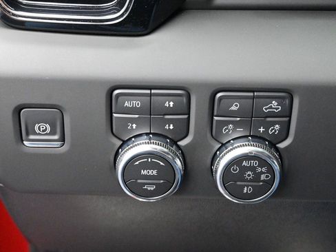 Used 2026 GMC Sierra 2500 AT4 w/ AT4 Premium Plus Package AWD/4WD image 29