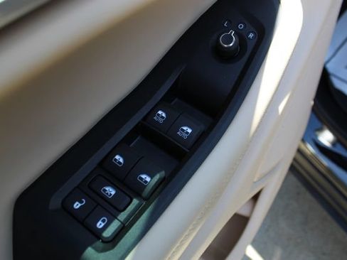 Used 2025 Jeep Grand Cherokee L Limited w/ Luxury Tech Group II AWD/4WD image 10