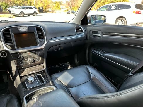 Used 2016 Chrysler 300 Limited image 25