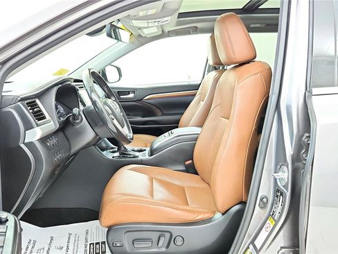 Used 2017 Toyota Highlander Limited Platinum image 14