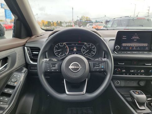 Used 2023 Nissan Rogue SV image 14