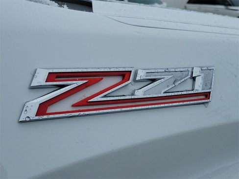 Used 2025 Chevrolet Silverado 1500 LT image 6