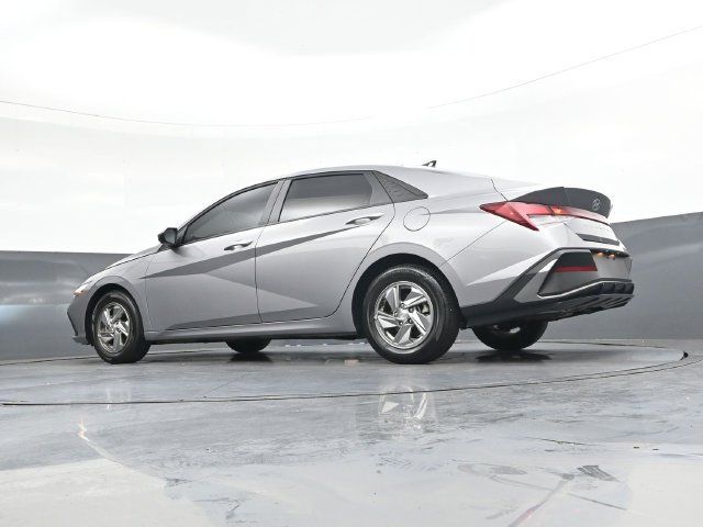 Used 2025 Hyundai Elantra SE FWD image 35