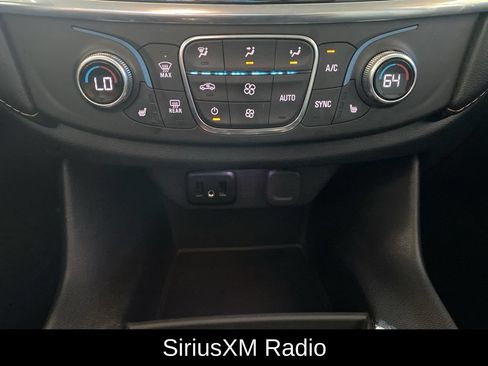 Used 2019 Chevrolet Traverse LT w/ LT Premium Package AWD/4WD image 7