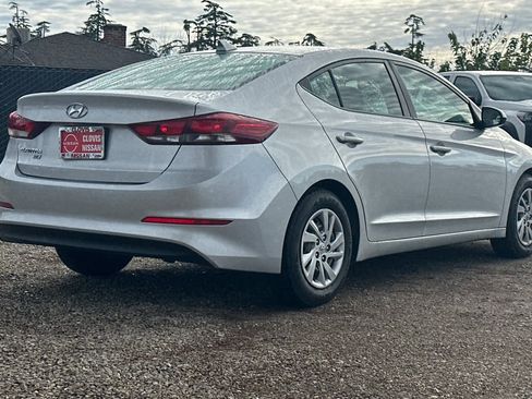 Used 2017 Hyundai Elantra SE image 3