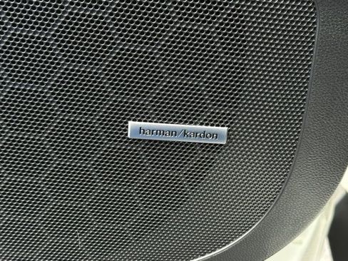 Used 2022 Subaru Ascent Limited w/ Technology Package image 23