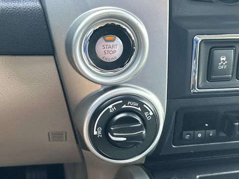 Used 2017 Nissan Titan SV AWD/4WD image 34