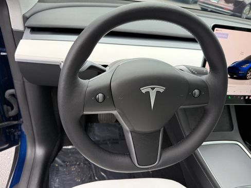 Used 2024 Tesla Model Y Long Range AWD/4WD image 11