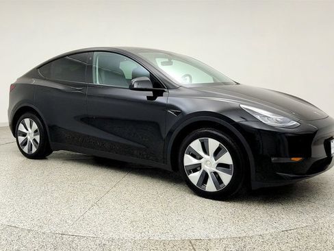 Used 2023 Tesla Model Y Long Range AWD/4WD image 3
