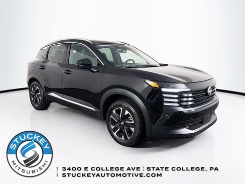 Used 2025 Nissan Kicks SR w/ Interior Electronics Package AWD/4WD image 1