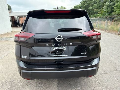 Used 2025 Nissan Rogue SV AWD/4WD image 3