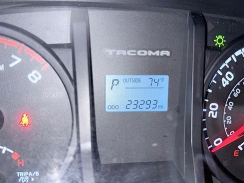 Used 2016 Toyota Tacoma SR w/ SR Convenience Package AWD/4WD image 18