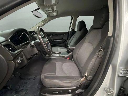Used 2017 Chevrolet Traverse LT w/ Style and Technology Package FWD image 19