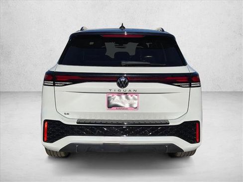 New 2026 Volkswagen Tiguan SE R-Line FWD image 8
