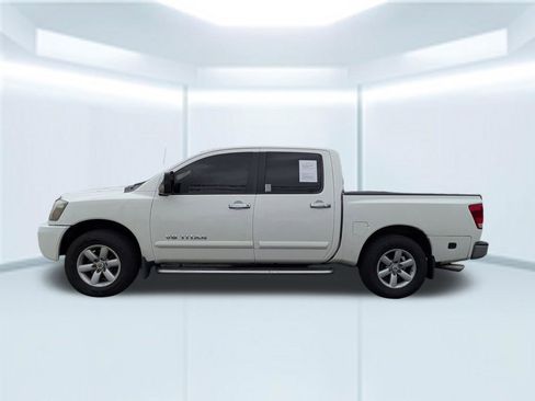 Used 2010 Nissan Titan SE w/ SE Premium Utility Pkg RWD image 2