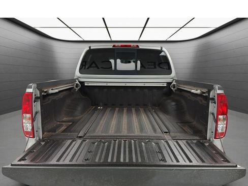 Used 2017 Nissan Frontier SV w/ SV Value Truck Package RWD image 18