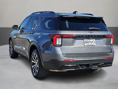 Used 2025 Ford Explorer ST-Line image 3