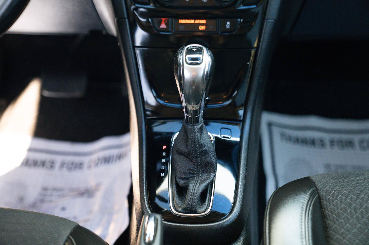 Used 2021 Buick Encore Preferred AWD/4WD image 28