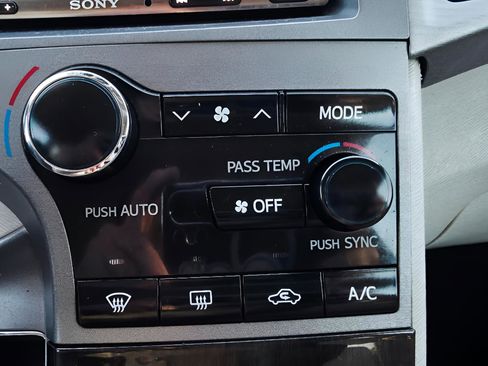 Used 2013 Toyota Venza LE AWD/4WD image 32
