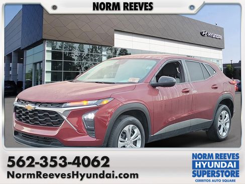 Used 2025 Chevrolet Trax LS image 1