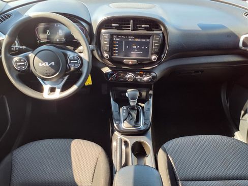 Used 2023 Kia Soul LX w/ Option Group 015 FWD image 4