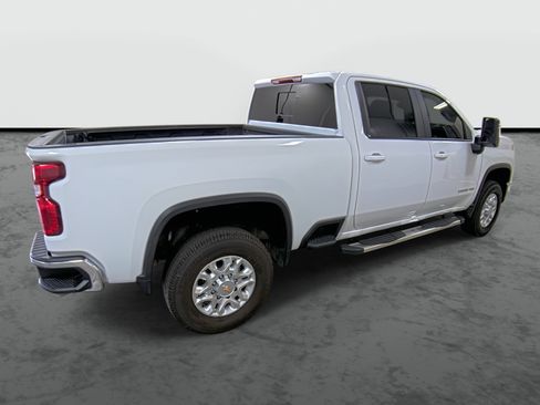 Used 2024 Chevrolet Silverado 2500 LT AWD/4WD image 4