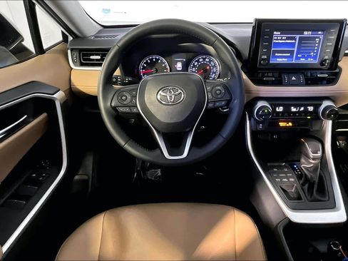 Used 2019 Toyota RAV4 XLE Premium AWD/4WD image 6