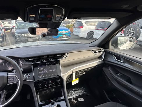 New 2025 Jeep Grand Cherokee Laredo X w/ Trailer Tow Package image 36